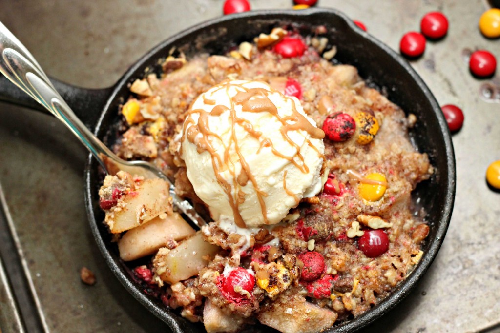 Pear Pecan Apple Crisp with Ice Cream is so YUMMY #BakeInTheFun