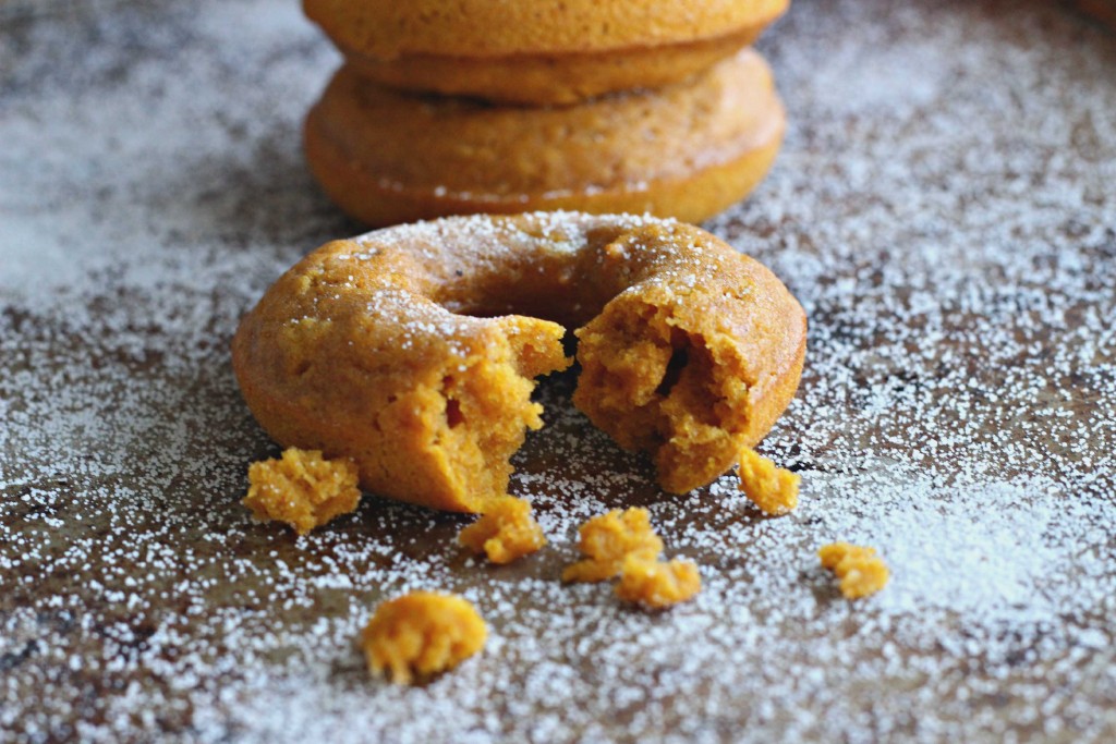 Pumpkin Lebkuchen Doughnuts are so easy to make #Recipe