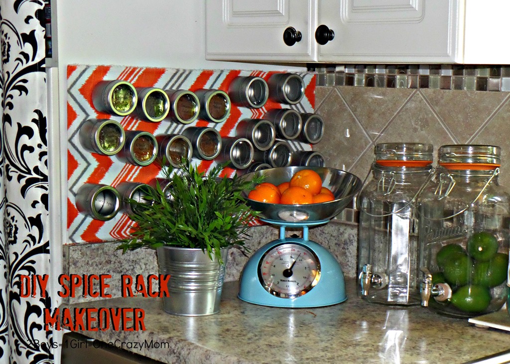 Clean up your kitchen and create a #DIY magnet spice corner and fall in love with LabelWorks