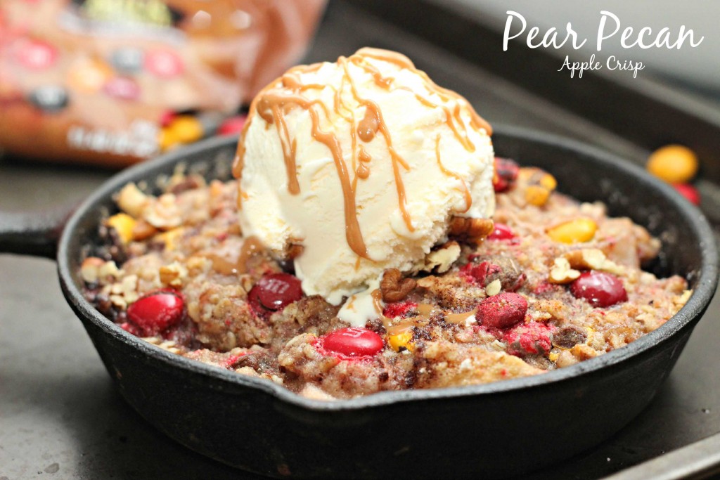 Serve up a delicious Pear Pecan Apple Crisp Recipe this Fall #BakeInTheFun